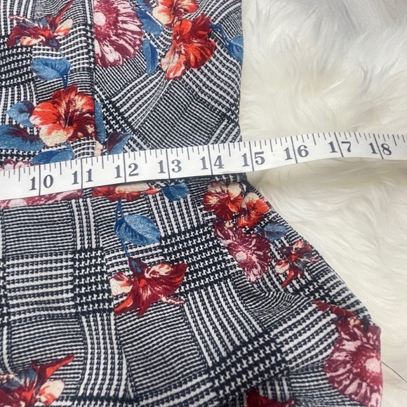 Wide leg Monteau jumpsuit with pockets! - Picture 5 of 11